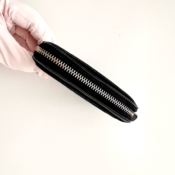 🔥 CHANEL Caviar Quilted Zip Card Holder
Wallet in Black with gold hardware - Picture 5 of 13